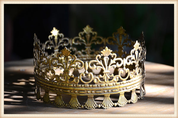 Gold Lace Edge Crown